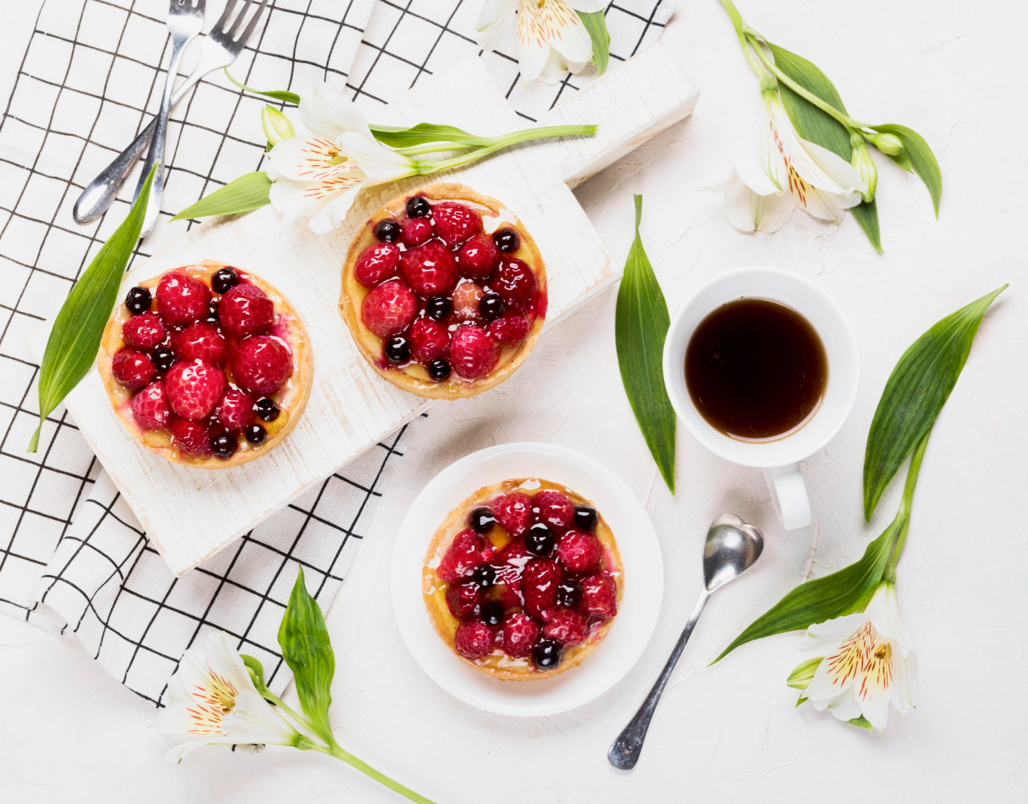 fruity cakes arrangements